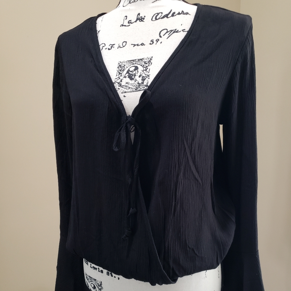 NWOT Medium Blouse Ambiance